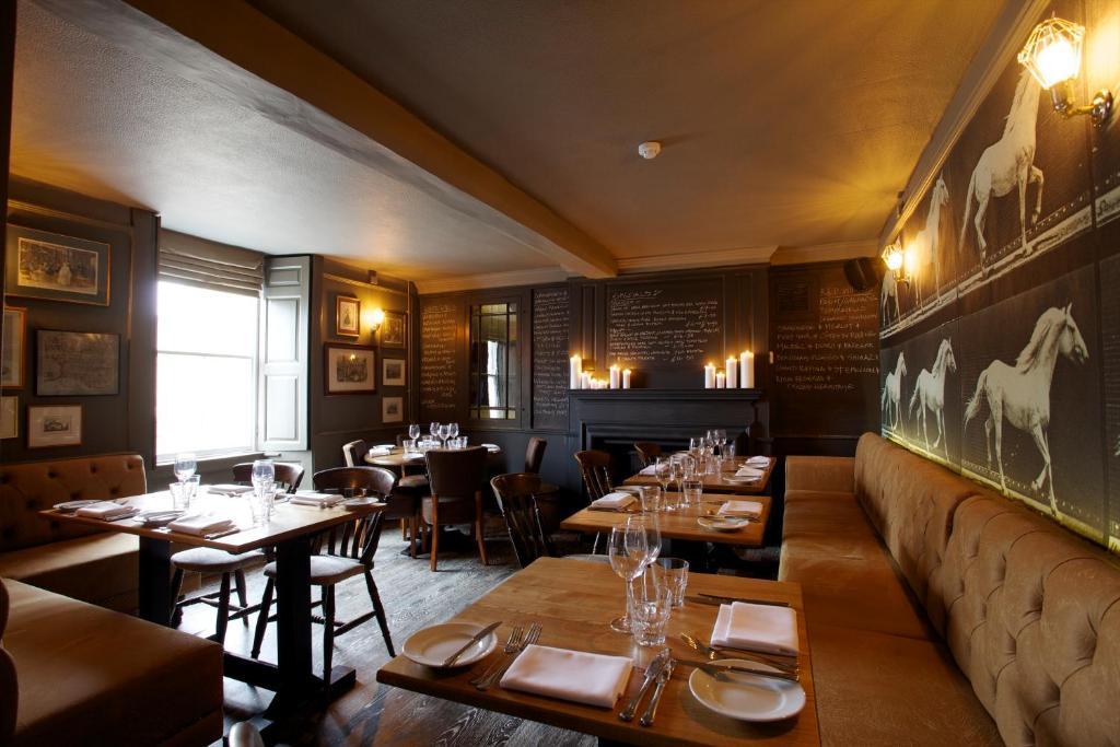 The Kings Arms Ξενοδοχείο Didmarton Εξωτερικό φωτογραφία